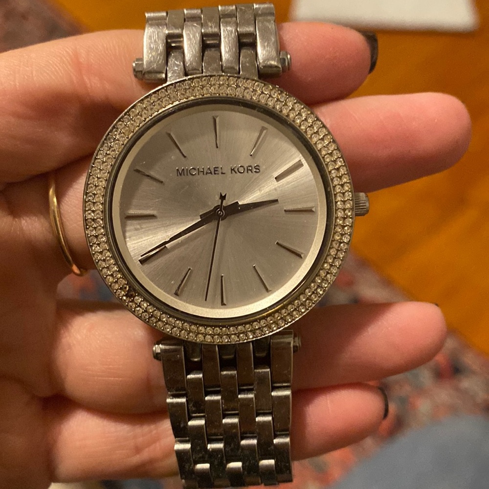 SILVER MICHAEL KORS WATCH
